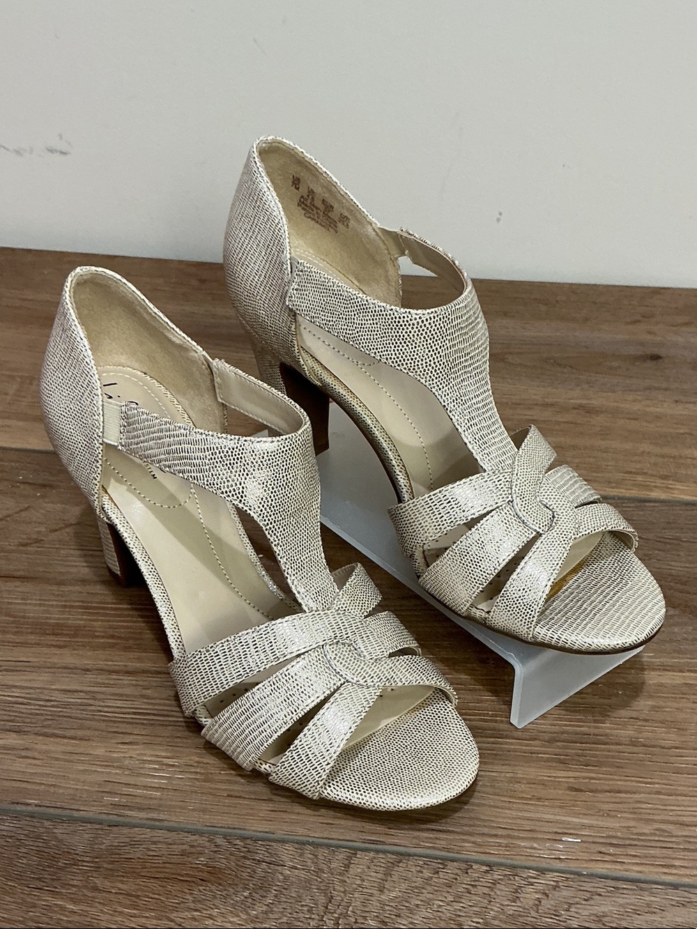 Life Stride Caramel Metallic Champagne Strappy peep toe Sandals, size 7